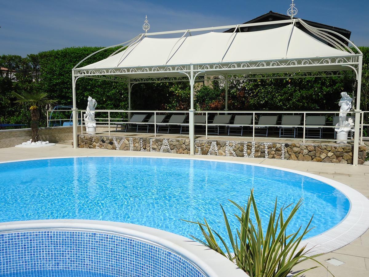 Hotel Villa Garuti Padenghe sul Garda Exterior foto